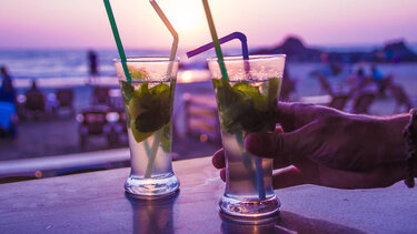 Κολπική μαρμαρυγή: Το αθώο ποτό που κάνει την καρδιά να «φτερουγίζει»