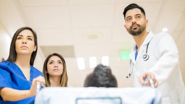 Αεροδιακομιδές σωτηρίας για τρεις ασθενείς προς την Κρήτη