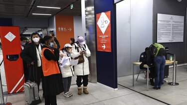 Μεγάλη ανησυχία για τους Κινέζους ταξιδιώτες: Μετά την Ευρώπη, αρνητικό τεστ από 5/1 ζητούν Καναδάς και Αυστραλία