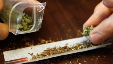 Χειροπέδες για μικροποσότητα κάνναβης