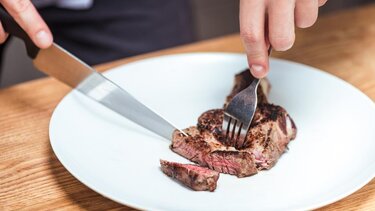 Σαβουάρ Βιβρ: Τι σημαίνουν οι θέσεις που αφήνεις το μαχαιροπίρουνο στο τραπέζι