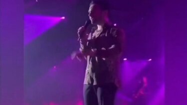 Τσακωμός του Χρ. Μάστορα με θαμώνα για τα μάτια της Γ. Καληφώνη