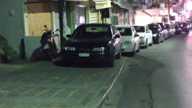 Αδιάβατα τα ... πεζοδρόμια για τη μητέρα και το μωρό της!