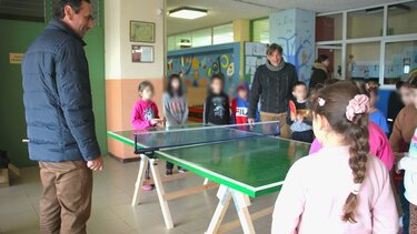 Δώρο σε μαθητές ένα τραπέζι του πινγκ πονγκ