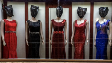 Κάλυψαν μέχρι και τις κούκλες στο Αφγανιστάν