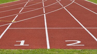 "Βέλη" ΚΚΕ για το ταρτάν του Σταδίου