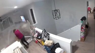 Χαβάη: Βράχος πέρασε μέσα από σπίτi- Δείτε βίντεο 