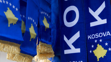 Επέτειος ανεξαρτησίας του Κοσόβου – Εορτασμοί από τους Αλβανούς, θλίψη από τους Σέρβους