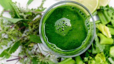 Ο «θαυματουργός» χυμός που μειώνει τη χοληστερόλη και προστατεύει την καρδιά