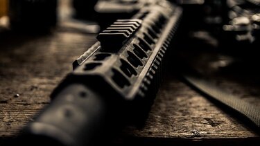 Έβγαλαν όπλο πάνω στον καυγά - "Βρήκαν" στο αυτοκίνητο τα σκάγια