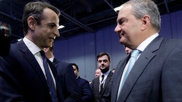 Το τηλέφωνο Μητσοτάκη σε Καραμανλή και ο διάλογός τους