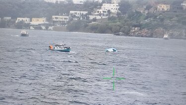 Λέρος: Μια νεκρή γυναίκα και 41 διασωθέντες από το ναυάγιο με μετανάστες