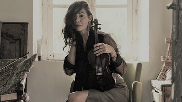 Η επίδραση της Κρήτης στη μουσική της Μαρίας Μανουσάκη