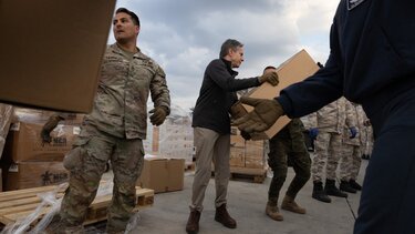 Τουρκία: Σταμάτησαν οι έρευνες για επιζώντες στα ερείπια του σεισμού