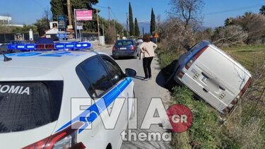 Τροχαίο καραμπόλα στην Ερέτρια – Φορτηγό κατέληξε σε χαντάκι