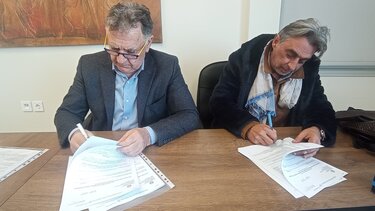 Υπεγράφη η σύμβαση από τον Δήμαρχο Μινώα Πεδιάδας για τη βελτίωση αγροτικών δρόμων