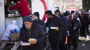 Νέα ανθρωπιστική βοήθεια από τον κινεζικό Ερυθρό Σταυρό έφθασε στη σεισμόπληκτη Συρία