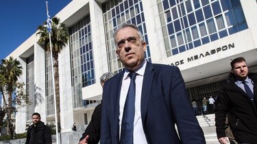 Επικοινωνία Θεοδωρικάκου με τον Γιάνη Βαρουφάκη