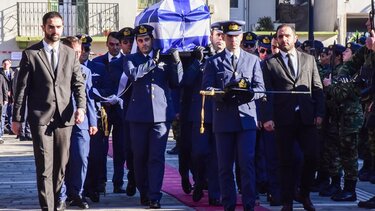 "O γιος μας έπεσε υπέρ πατρίδος":Κατέρρευσε η μάνα του Μάριου - Μιχαήλ