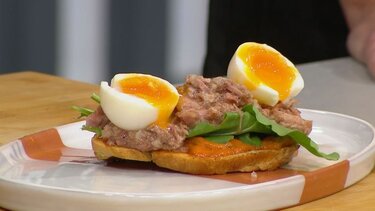 Πηχτή με αρωματικό βούτυρο και τραγανό ψωμί