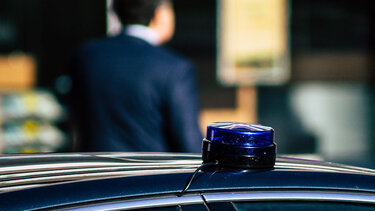 Μία δίκη για βιασμό νεαρής δασκάλας έφερε άγρια κόντρα των δικηγόρων 