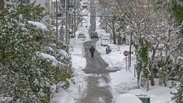 Νέο έκτακτο από την ΕΜΥ: Χιόνια μέχρι το απόγευμα στην Αττική