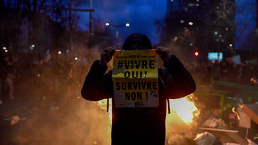 Πολιτική κρίση στη Γαλλία: Σε χαμηλό τετραετίας η δημοτικότητα του Μακρόν