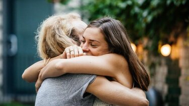 Η σημασία της... αγκαλιάς σε εκδήλωση στη Χερσόνησο