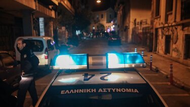 Έκρηξη με γκαζάκια σε είσοδο πολυκατοικίας στο Καματερό 