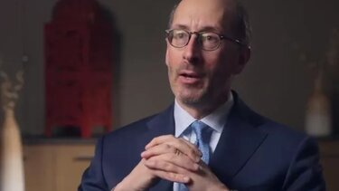 Τιμ Μαγιόπουλος: O Έλληνας που αναλαμβάνει να «αναστήσει» τη Silicon Valley Bank