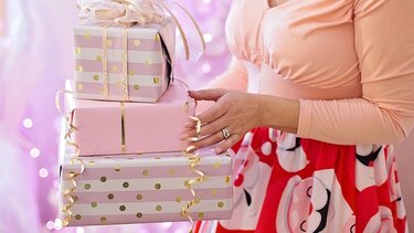 Από τσάντες με διαμάντια μέχρι ... αμπελώνες τα δώρα δισεκατομμυριούχων για τα Χριστούγεννα 