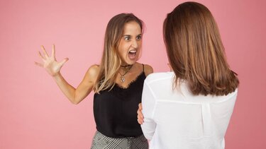 Χειροπέδες σε μαθήτρια Γυμνασίου και την αδερφή της για επίθεση σε 15χρονη 