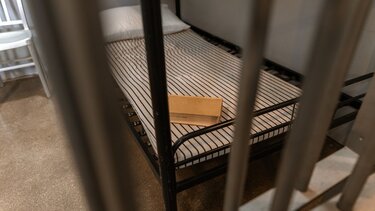 Στη φυλακή με 15ετή κάθειρξη 54χρονος που κακοποιούσε σεξουαλικά την ανήλικη κόρη της συντρόφου του