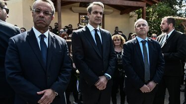 Τέμπη: Ο Κυριάκος Μητσοτάκης στην κηδεία του μηχανοδηγού Σπύρου Βούλγαρη