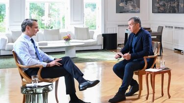 Ο Μητσοτάκης μέσα από την εκπομπή του Θεοδωράκη «κλειδώνει» το Μάιο για τις εκλογές!