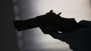 Τον λύγισε ο πρόωρος χαμός του γιου του! Αυτοπυροβολήθηκε 64χρονος