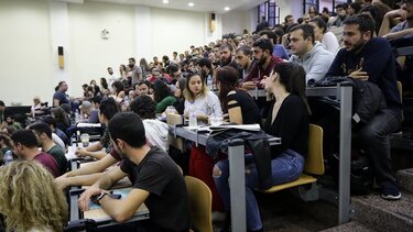 Ελληνικά Πανεπιστήμια: Μόνο ο ένας στους πέντε αποφοιτά στην ώρα του