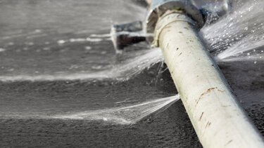 Είναι δρόμος ή ... ποτάμι η οδός Μνησικλή;