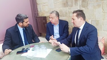 Συνάντηση Πέτσα, Αρναουτάκη, Σημανδηράκη για τοπικά θέματα στα Χανιά 