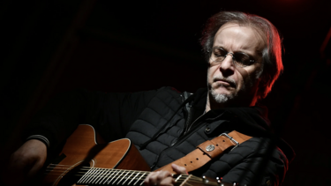 Ο Μίλτος Πασχαλίδης τραγουδά Ελένη Φουρέιρα και γίνεται viral