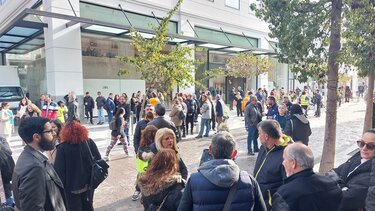 Συνταγματική λύση στο πρόβλημα της «ομηρείας» των συμβασιούχων