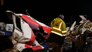 Τέμπη: Εικόνες από τη φονική σύγκρουση τρένων 