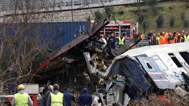 Προσαγωγές δημοσιογράφων μετά από μήνυση για προσβολή νεκρών 
