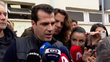 Καταγγελία Πλεύρη πως του πέταξαν γιαούρτια στον ίδιο και στα παιδιά του