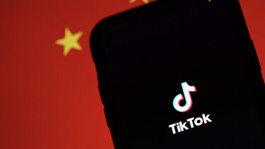 Κίνα: «Είμαστε σθεναρά αντίθετοι στη βεβιασμένη πώληση του TikTok»