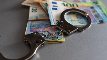 Χειροπέδες σε δύο άνδρες για κατοχή ναρκωτικών