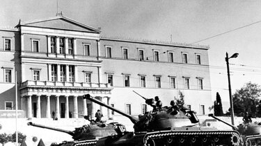 21η Απριλίου: Τα μηνύματα της Προέδρου της Δημοκρατίας και των πολιτικών αρχηγών