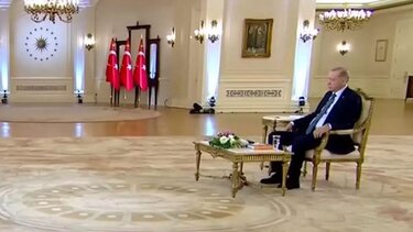 Αδιαθεσία Ερντογάν σε ζωντανή μετάδοση - Δείτε βίντεο 