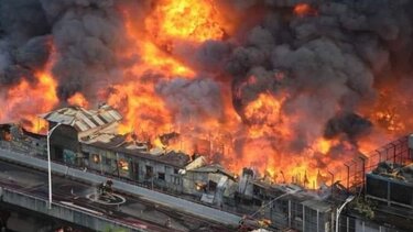 Υπό έλεγχο τέθηκε η πυρκαγιά που είχε ξεσπάσει στη μεγαλύτερη αγορά ρούχων στη Ντάκα