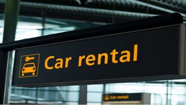 Ενοικιαζόμενα οχήματα: Βολές των ιδιοκτητών κατά της Υπουργού Τουρισμού